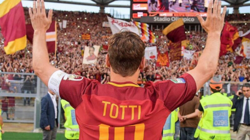Totti ricorda il suo esordio alla Roma: “27 anni d’amore”