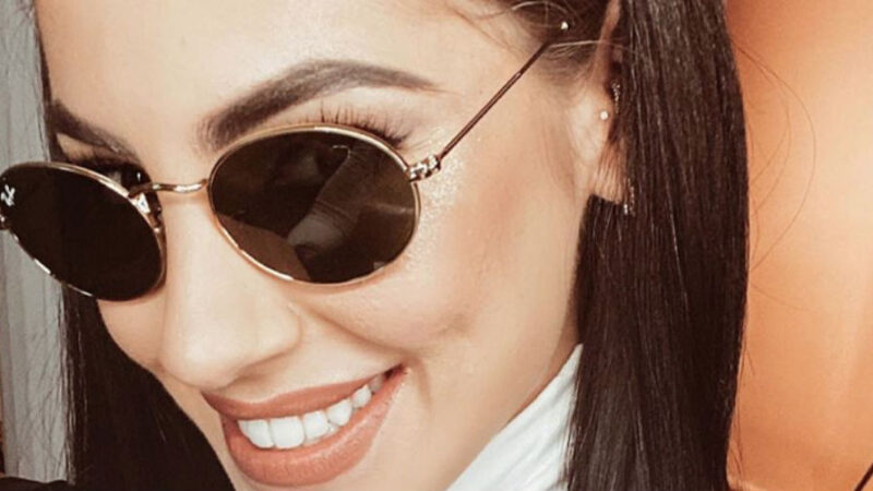 Giulia De Lellis fa shopping a Milano, e il regalo a Iannone?