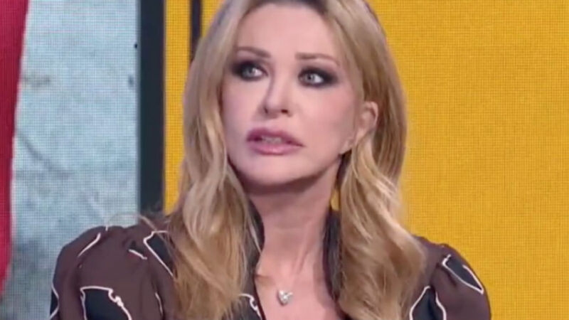 Gaffe di Paola Ferrari che abbocca a una fake news