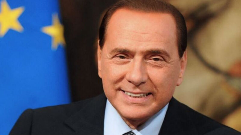 Silvio Berlusconi dona 10 milioni di euro alla Regione Lombardia