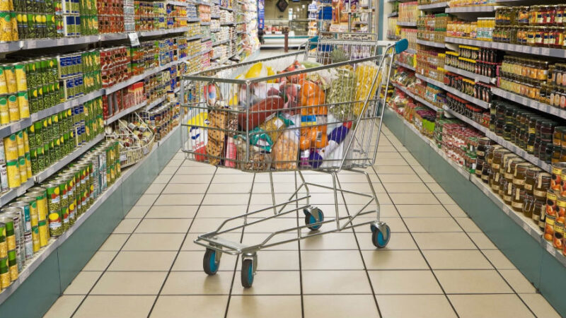 Supermercati, Palazzo Chigi chiarisce: “Nessuna chiusura il weekend”