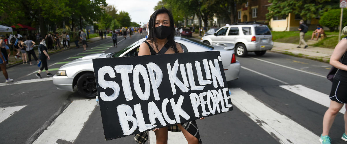 George Floyd, uno dei poliziotti rilasciato dopo aver pagato la cauzione