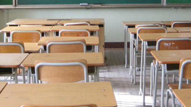 Scuola, niente mascherine tra i banchi