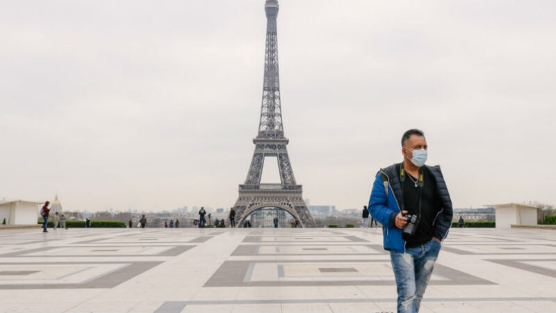 Parigi: introdotte nuove restrizioni, bar chiusi per 15 giorni