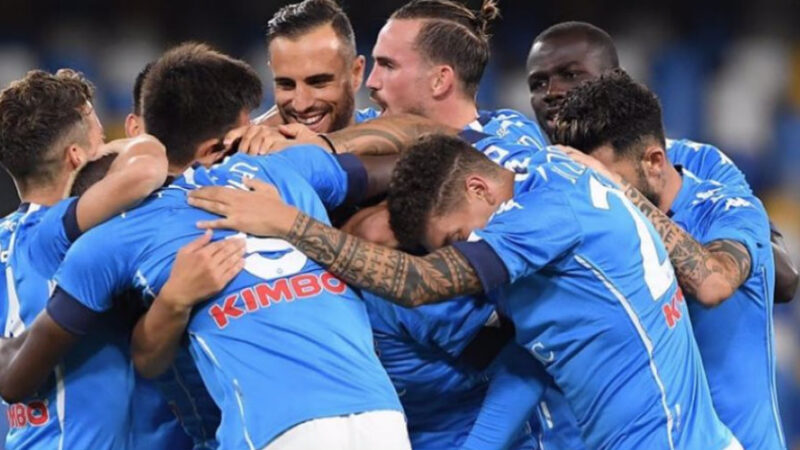 Calcio, primi positivo anche nel Napoli