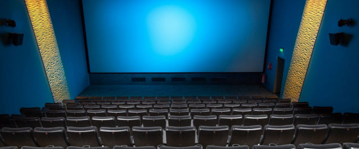 La rivolta del mondo dello spettacolo: “Perché chiusi teatri e cinema?”