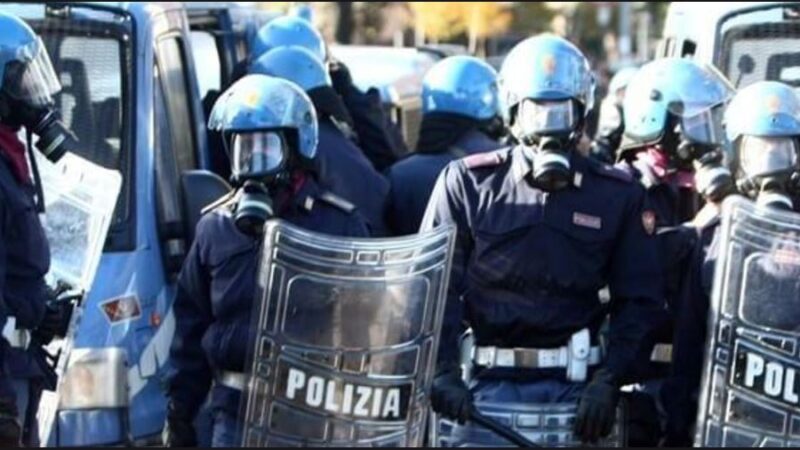 Napoli, manifestanti no lockdown in rivolta contro De Luca e il governo Conte | Video