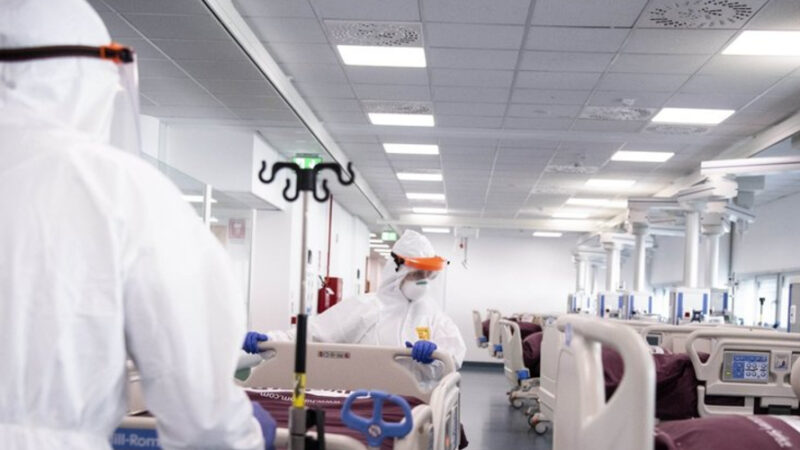 Coronavirus in Italia, il bollettino del 2 novembre: +938 ricoveri in un giorno