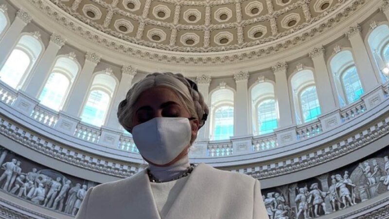 Lady Gaga a Capitol Hill: “Prego sia un giorno di pace per l’America”