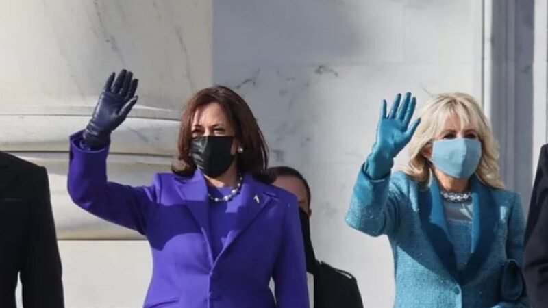 USA, i look scelti nel giorno dell’insediamento di Biden dalla moglie Jill e da Kamala Harris