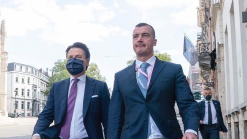 Il libro di Rocco Casalino che non esce a causa della Crisi di Governo