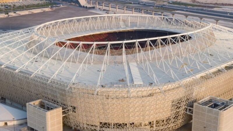 Mondiali del Qatar: mentre si costruiscono gli stadi continuano a morire i migranti