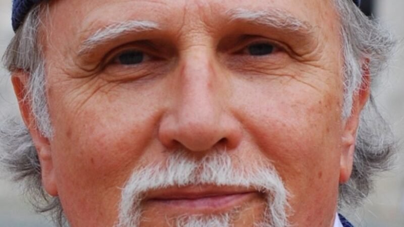 Moni Ovadia si appella a Draghi: “i cinema e i teatri devono riaprire subito”