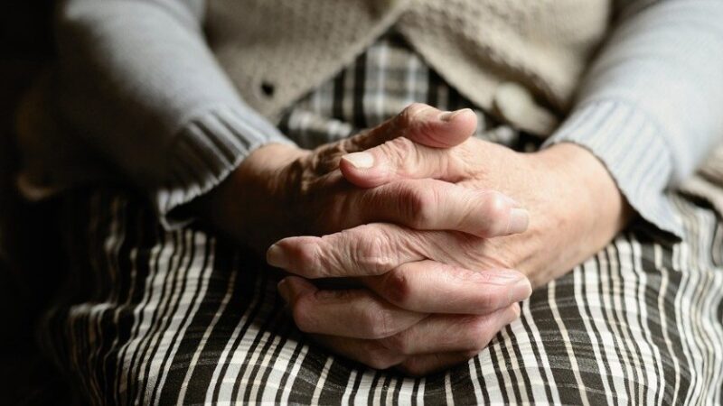 Avellino, percorre a 86 anni 15 km a piedi per fare il vaccino anti covid
