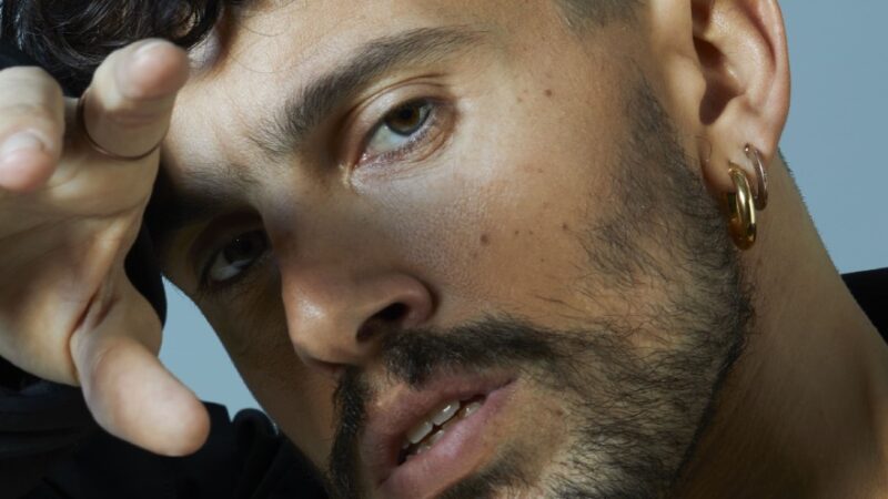 Aiello sceglie l’ironia: “Ho riso tantissimo con i meme”
