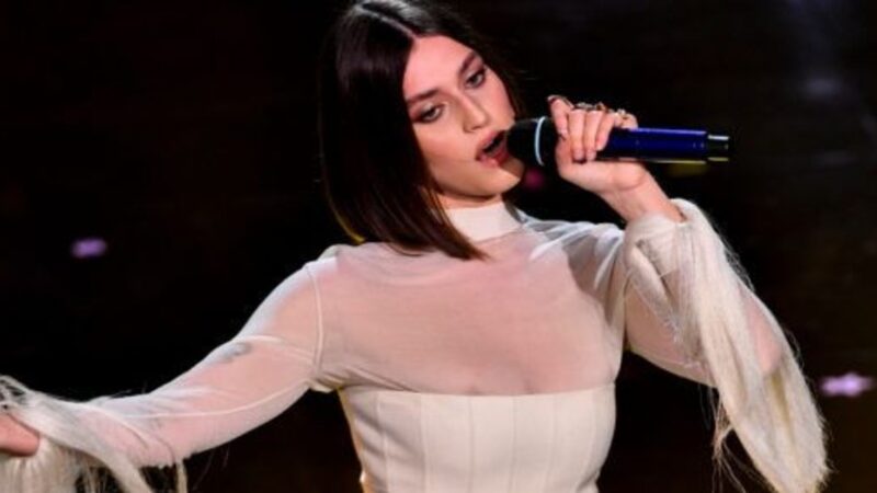 Sanremo 2021: Gaia e lo stilista dell’abito “dispettoso”