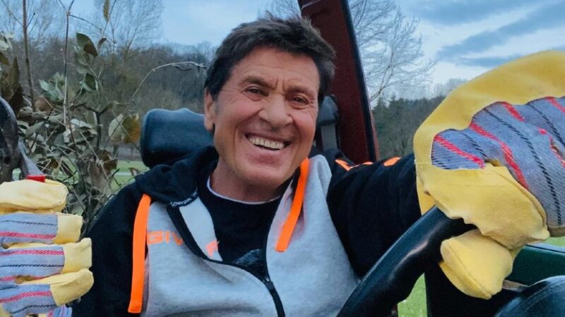 Bologna, il cantante Gianni Morandi ricoverato per ustioni