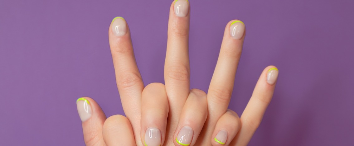 Nails Minimal Design : il trend impone una sobrietà ricercata e curata