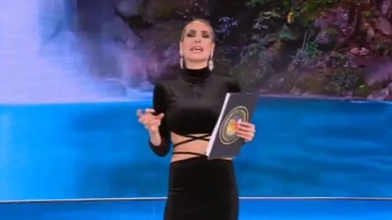 Isola 2021, la prima gaffe di Ilary Blasi dà il via ai doppi sensi