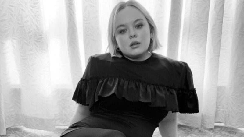 Nicola Coughlan apostrofata su Twitter: “la ragazza grassa di Bridgerton”