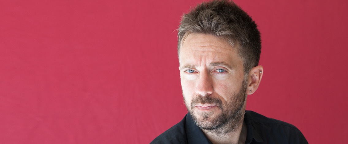 Polemica per il vaccino ad Andrea Scanzi, lui si difende: “È tutto legittimo”