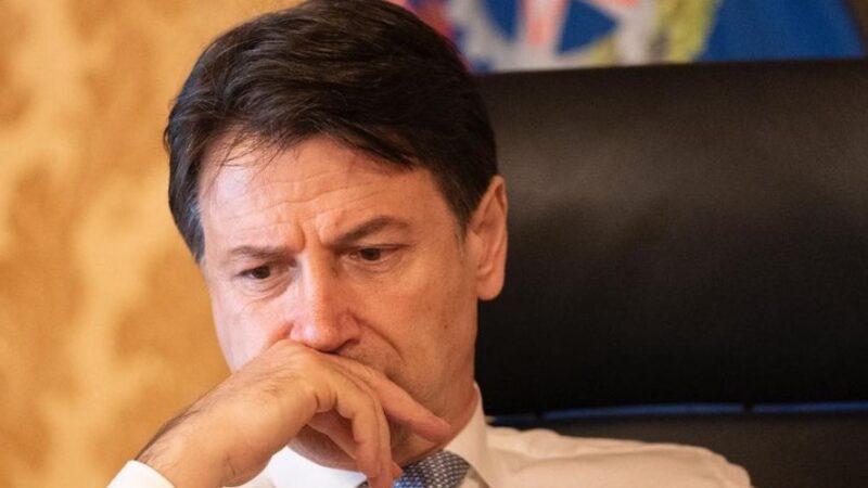 M5S: parte la rifondazione affidata a Giuseppe Conte da Beppe Grillo