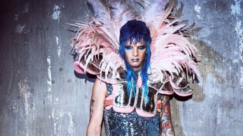 Sanremo 2021, il look Glam Rock di Achille Lauro