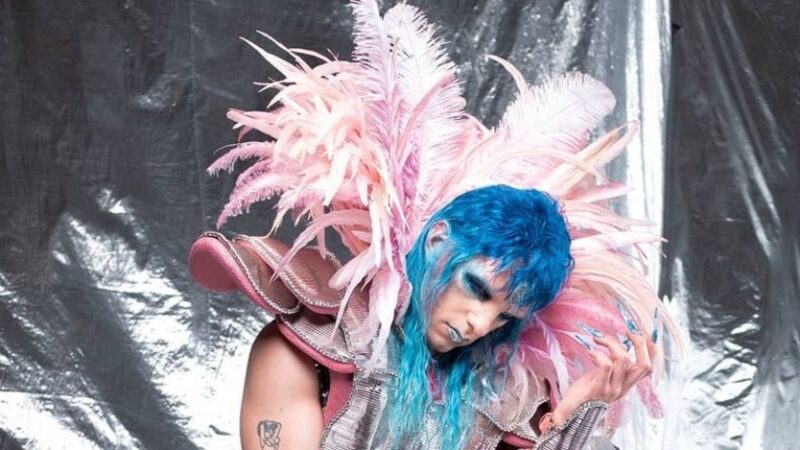 Achille Lauro – ospite speciale – “benedice” dal palco dell’Ariston