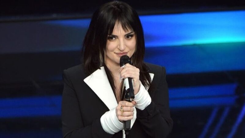 Domenica In, speciale Sanremo: Arisa “L’amore? Ma… insomma…”