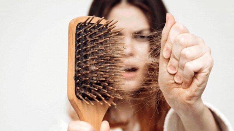 Caduta dei capelli stagionale? Ecco come rimediare!