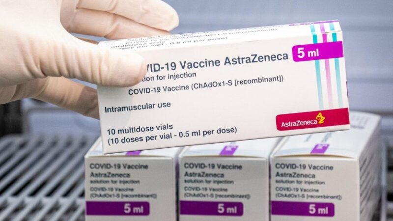 Vaccino AstraZeneca, bloccato un lotto in Italia dall’Aifa