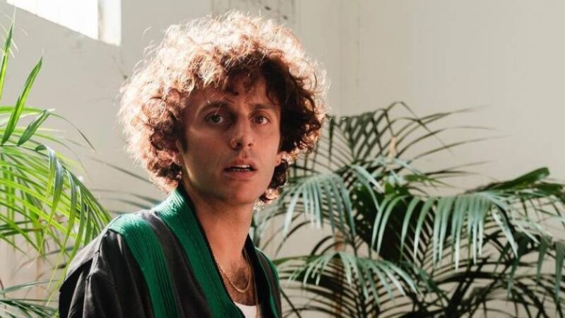 Sanremo 2021:Ghemon punta sull’ironia con la ricerca di voti e il red carpet