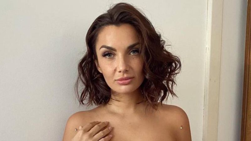 Elettra Lamborghini è piena d’amore e lo racconta alla community