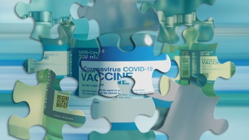 AstraZeneca: per l’Ema possibili collegamenti con trombosi ma sono rare