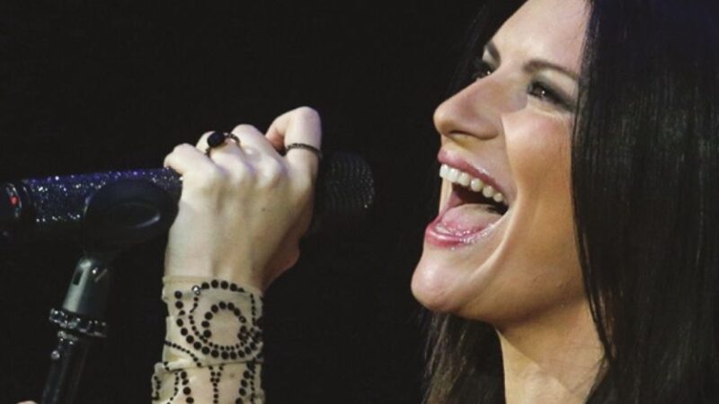 ‘Laura Pausini. Tutta una vita’, il libro di Michele Monina