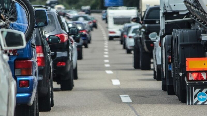 Vaccinazioni in Campania: polemiche e lunghe code all’hub di Capodichino