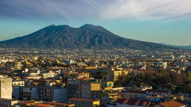 Campania, dal 21 giugno sarà bianca e ci si vaccinerà in farmacia