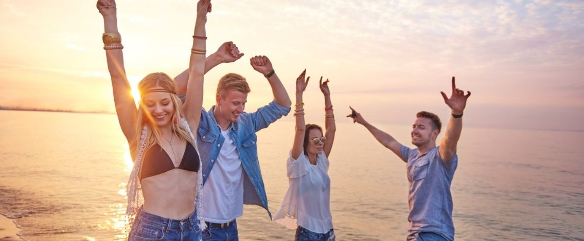 Coronavirus, maxi focolaio a Maiorca e boom di contagi agli Europei