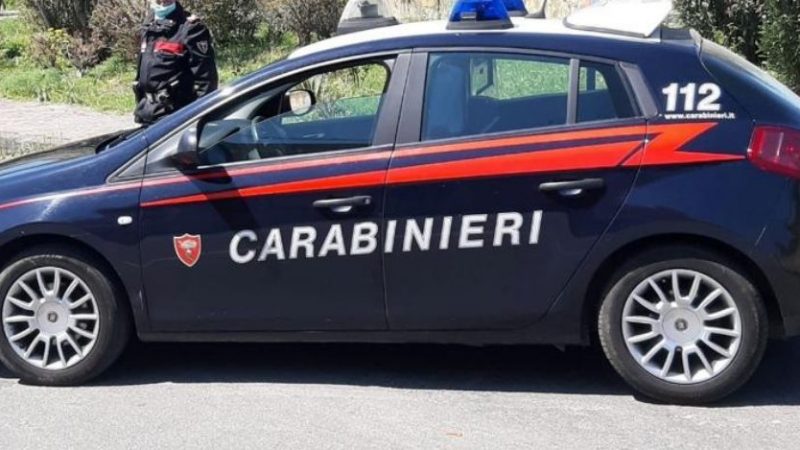 Mamma uccide le figlie e scappa senza lasciare tracce