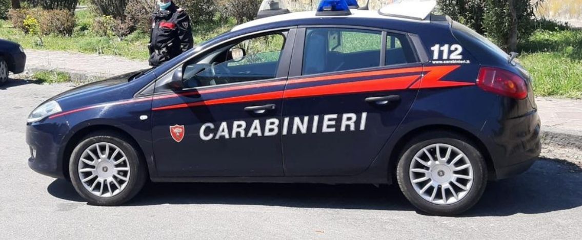 Mamma uccide le figlie e scappa senza lasciare tracce