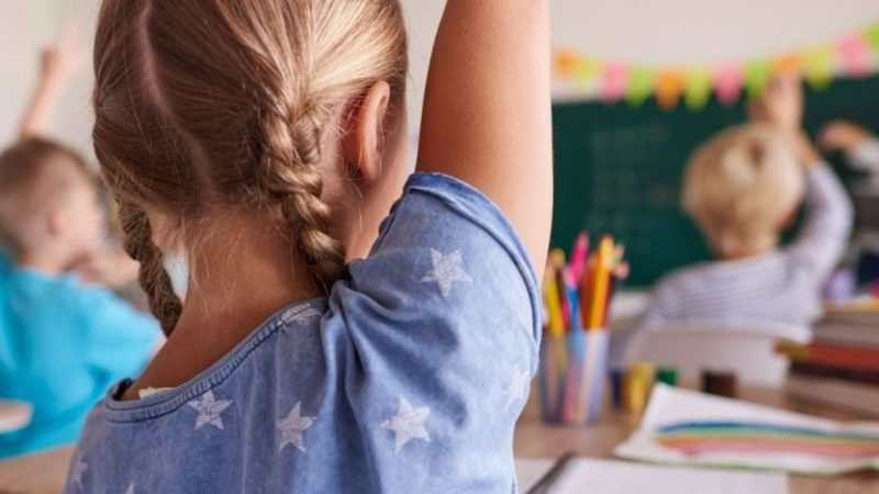 Scuola, cambiano le regole per tamponi e quarantene