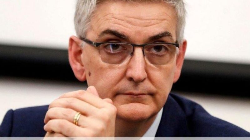 Vaccini, dopo sei mesi si dimezza l’efficacia