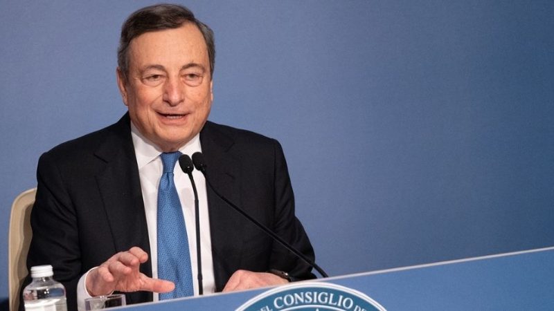 Conferenza Stampa, Draghi: “sono un nonno al servizio delle istituzioni”