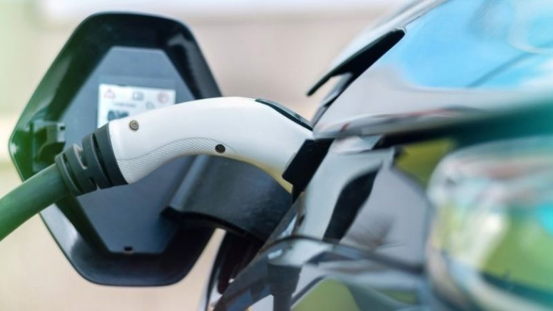 Dal 2035 circoleranno in Italia solo auto a idrogeno o elettriche