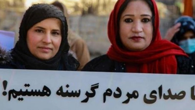 Kabul, le donne scendono in strada e protestano e invocano giustizia