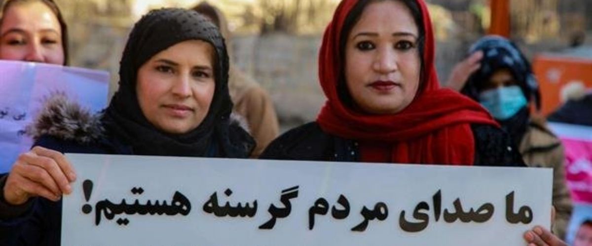 Kabul, le donne scendono in strada e protestano e invocano giustizia