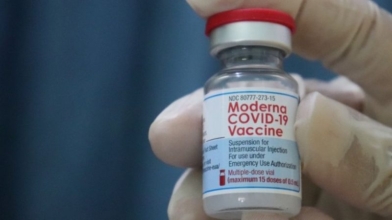 Moderna, la dose booster aumenta gli anticorpi contro Omicron