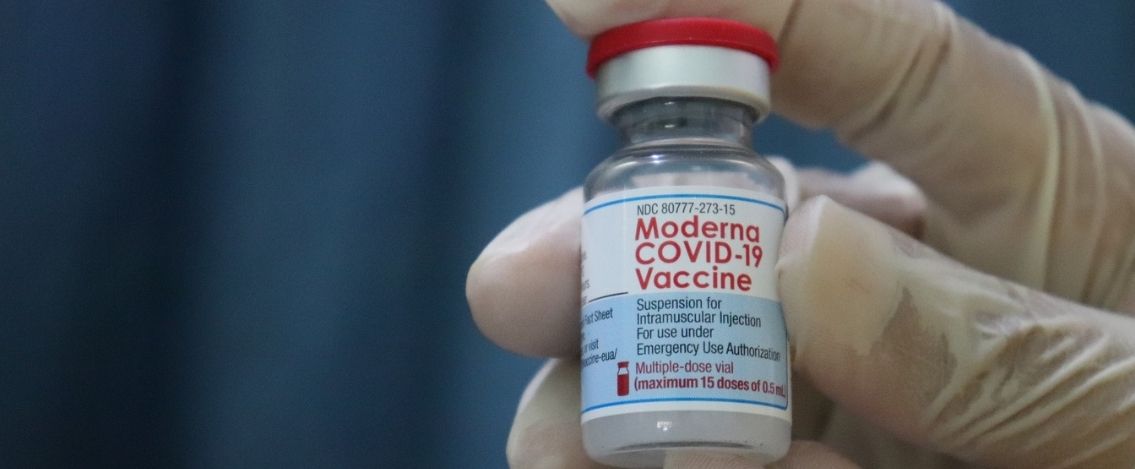 Moderna, la dose booster aumenta gli anticorpi contro Omicron