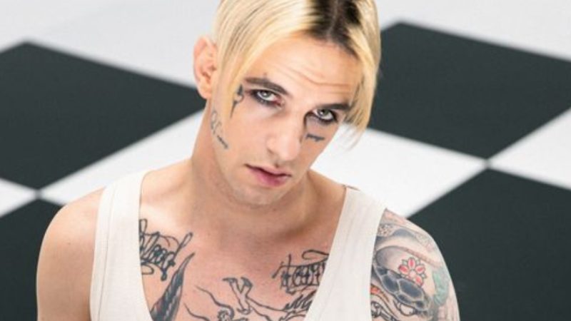 Achille Lauro dona il ricavato dei “battiti del suo cuore”, ecco i dettagli