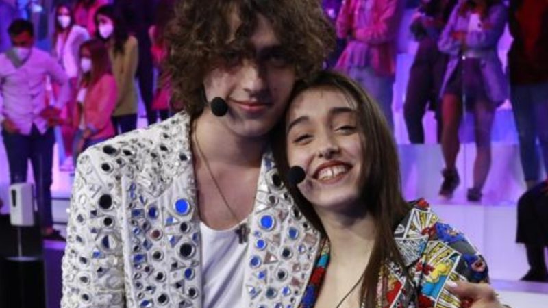 Sanremo 2022, Sangiovanni in gara: la reazione di Giulia Stabile (VIDEO)